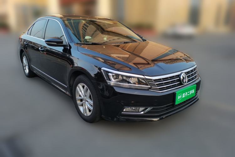Used Volkswagen Passat 2016 330TSI DSG Luxury Edition Front Right 45 Deg