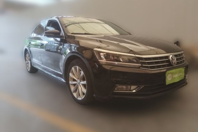 Used Volkswagen Passat 2016 330TSI DSG Luxury Edition Front Right 45 Deg