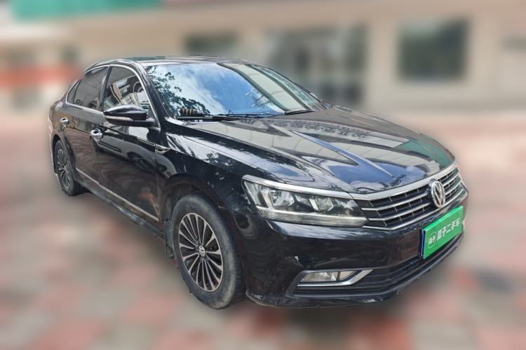 Used Volkswagen Passat 2016 330TSI DSG Luxury Edition Front Right 45 Deg