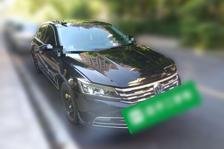 Used Volkswagen Passat 2016 330TSI DSG Luxury Edition Front Right 45 Deg