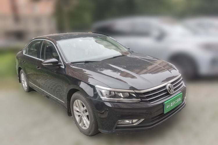 Used Volkswagen Passat 2016 330TSI DSG Luxury Edition Front Right 45 Deg