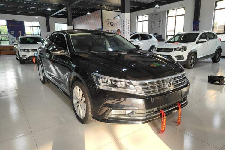 Used Volkswagen Passat 2016 330TSI DSG Prestige Edition Front Right 45 Deg
