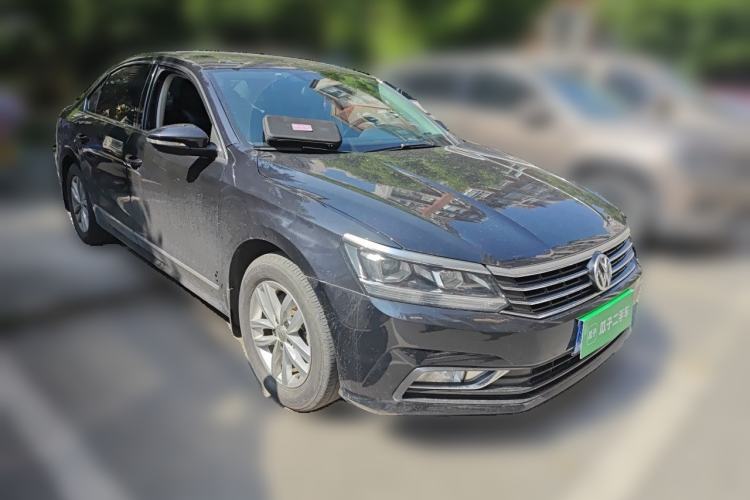 Used Volkswagen Passat 2016 280TSI Manual Luxury Edition Front Right 45 Deg