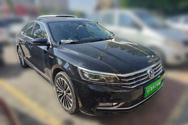Used Volkswagen Passat 2016 380TSI DSG Ultimate Edition Front Right 45 Deg