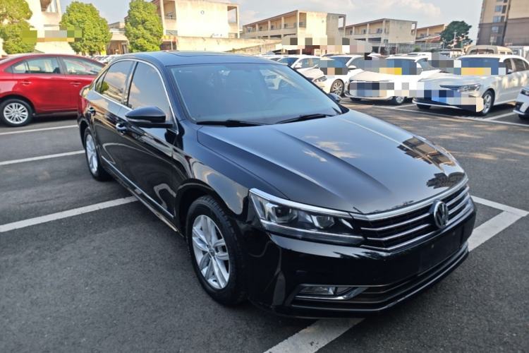 Used Volkswagen Passat 2016 330TSI DSG Luxury Edition Front Right 45 Deg