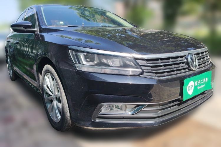Used Volkswagen Passat 2016 330TSI DSG Luxury Edition Front Right 45 Deg