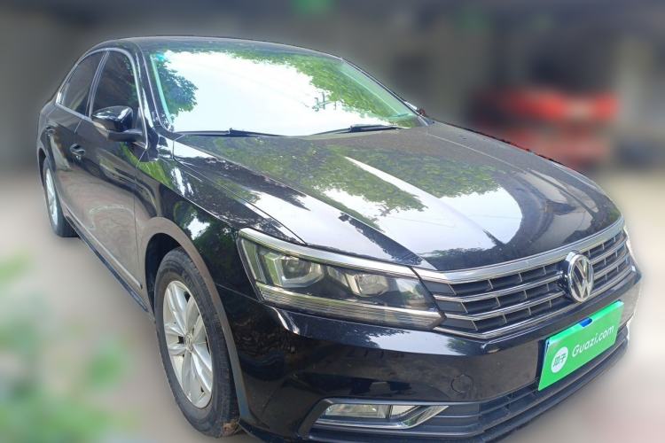 Used Volkswagen Passat 2016 330TSI DSG Luxury Edition Front Right 45 Deg