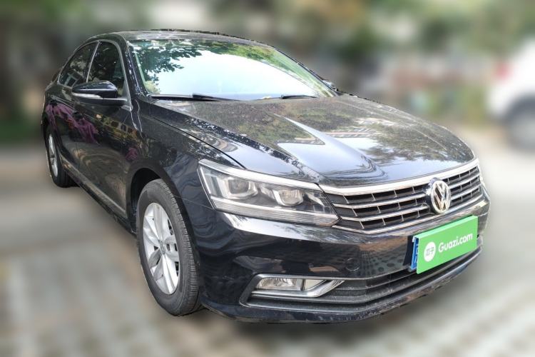 Used Volkswagen Passat 2016 330TSI DSG Luxury Edition Front Right 45 Deg