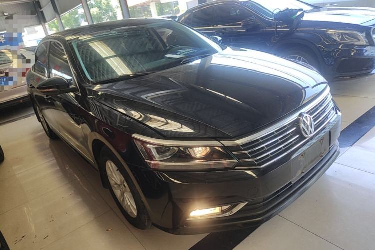 Used Volkswagen Passat 2016 330TSI DSG Luxury Edition Front Right 45 Deg