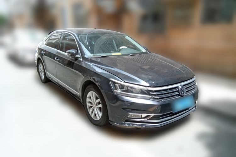 Used Volkswagen Passat 2016 330TSI DSG Luxury Edition Front Right 45 Deg