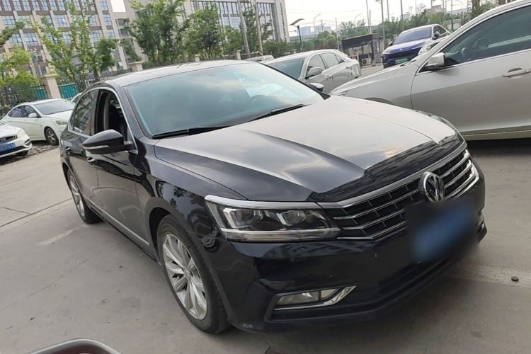 Used Volkswagen Passat 2016 330TSI DSG Luxury Edition Front Right 45 Deg