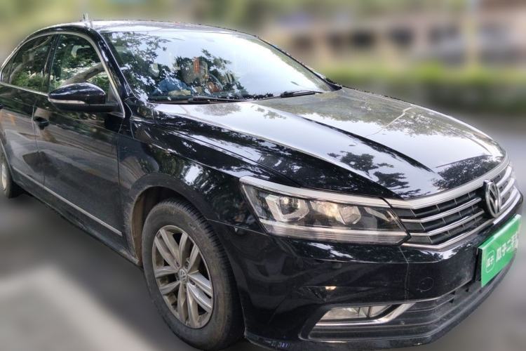 Used Volkswagen Passat 2016 330TSI DSG Luxury Edition Front Right 45 Deg