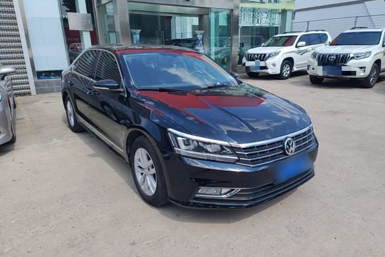 Used Volkswagen Passat 2016 330TSI DSG Luxury Edition Front Right 45 Deg