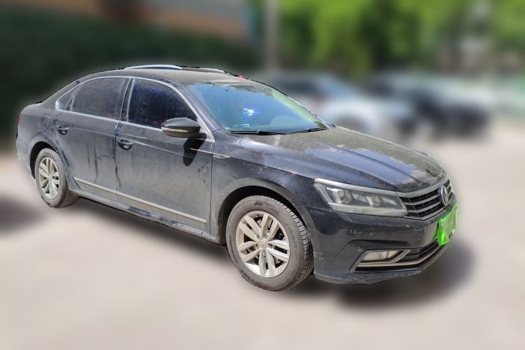 Used Volkswagen Passat 2016 330TSI DSG Luxury Edition Front Right 45 Deg