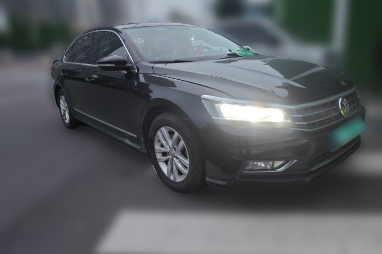 Used Volkswagen Passat 2016 330TSI DSG Luxury Edition Front Right 45 Deg