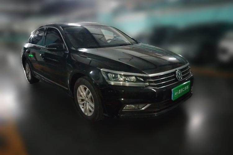 Used Volkswagen Passat 2016 330TSI DSG Luxury Edition Front Right 45 Deg