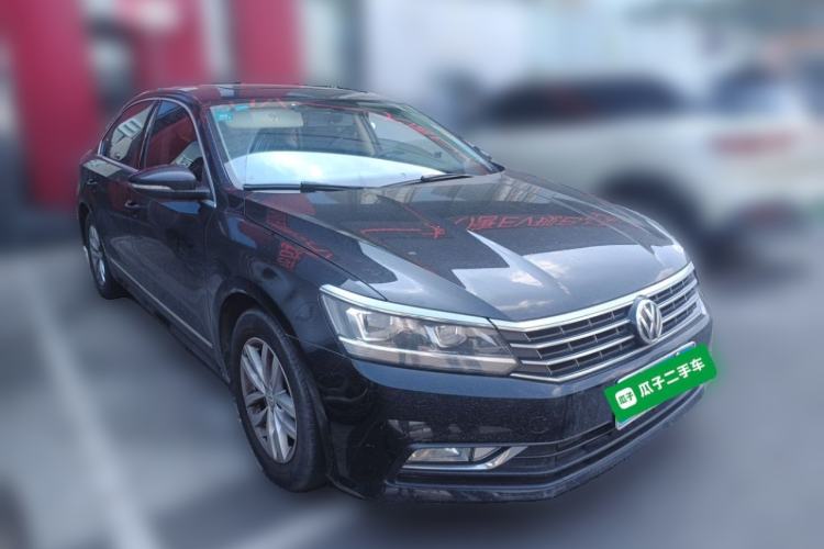 Used Volkswagen Passat 2016 330TSI DSG Luxury Edition Front Right 45 Deg