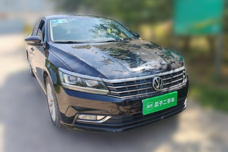 Used Volkswagen Passat 2016 330TSI DSG Luxury Edition Front Right 45 Deg