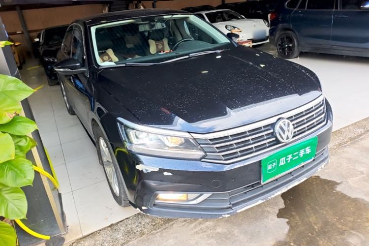 Used Volkswagen Passat 2016 330TSI DSG Luxury Edition Front Right 45 Deg