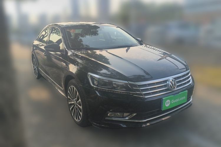 Used Volkswagen Passat 2016 380TSI DSG Ultimate Edition Front Right 45 Deg