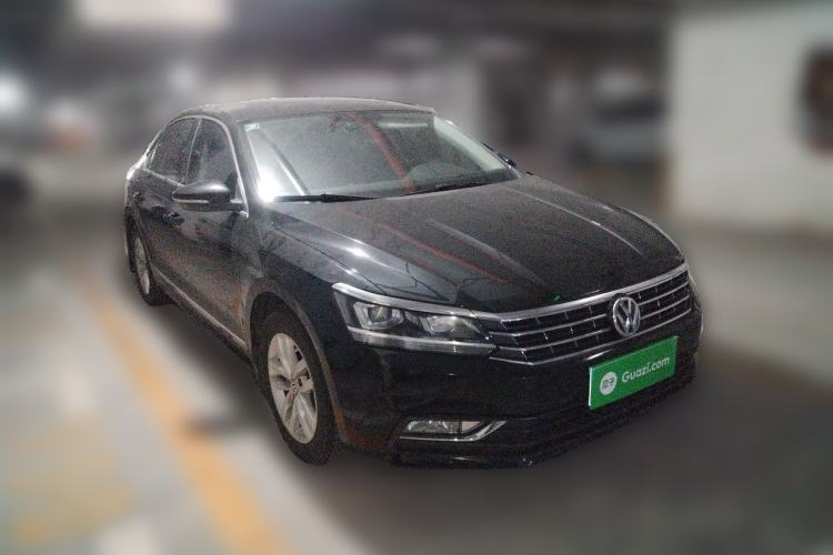 Used Volkswagen Passat 2016 330TSI DSG Luxury Edition Front Right 45 Deg