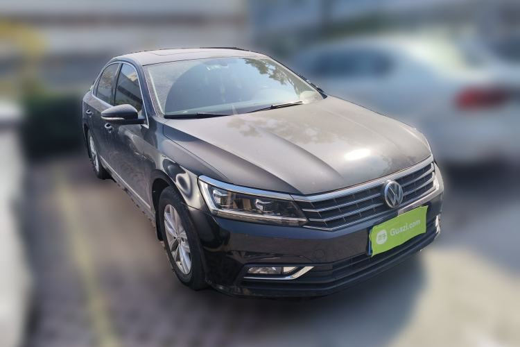 Used Volkswagen Passat 2016 330TSI DSG Luxury Edition Front Right 45 Deg