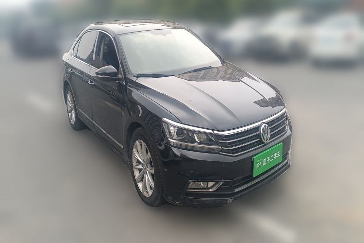 Used Volkswagen Passat 2016 330TSI DSG Luxury Edition Front Right 45 Deg