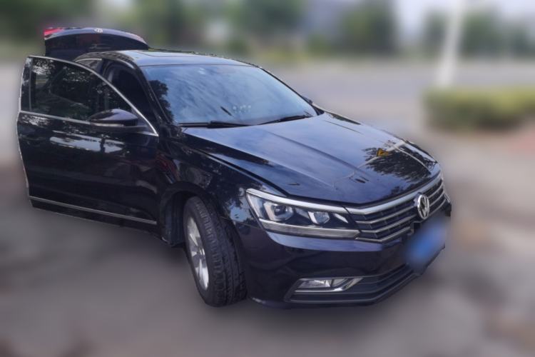 Used Volkswagen Passat 2016 330TSI DSG Luxury Edition Front Right 45 Deg