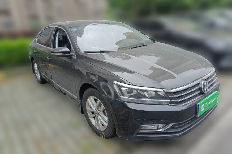 Used Volkswagen Passat 2016 330TSI DSG Luxury Edition Front Right 45 Deg