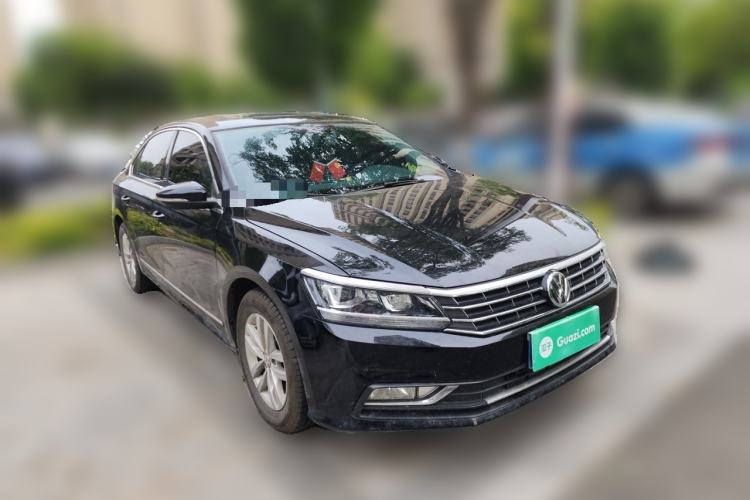 Used Volkswagen Passat 2016 330TSI DSG Luxury Edition Front Right 45 Deg