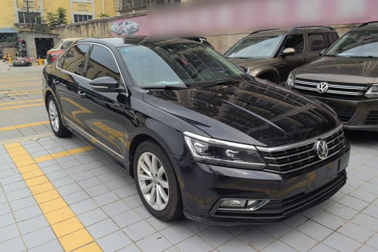 Used Volkswagen Passat 2016 330TSI DSG Luxury Edition Front Right 45 Deg