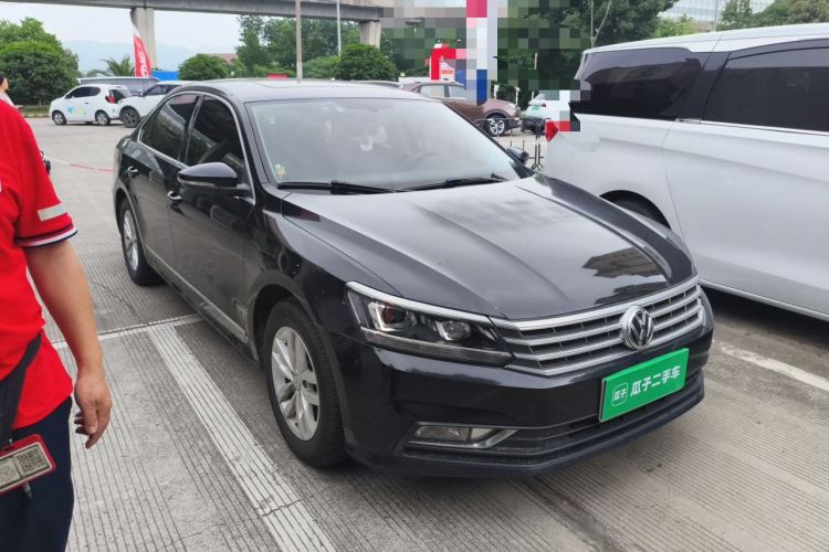 Used Volkswagen Passat 2016 330TSI DSG Luxury Edition Front Right 45 Deg