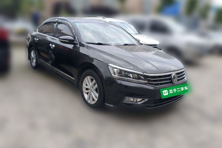 Used Volkswagen Passat 2016 330TSI DSG Luxury Edition Front Right 45 Deg