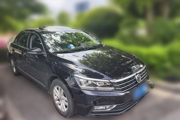 Used Volkswagen Passat 2016 330TSI DSG Luxury Edition Front Right 45 Deg