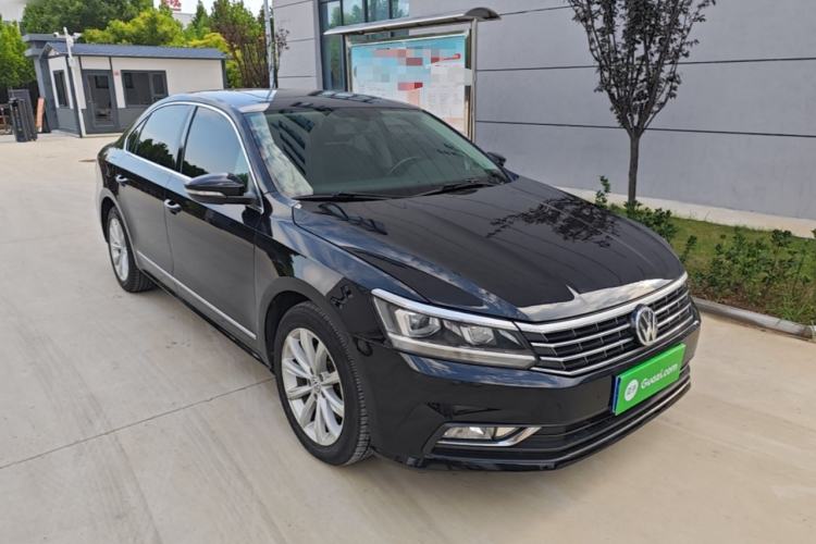Used Volkswagen Passat 2016 330TSI DSG Luxury Edition Front Right 45 Deg