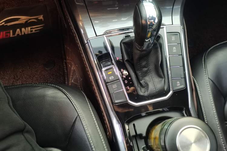 Used Volkswagen Passat 2016 330TSI DSG Luxury Edition Gear Lever