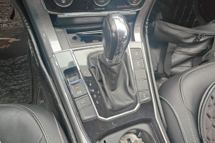 Used Volkswagen Passat 2016 330TSI DSG Luxury Edition Gear Lever