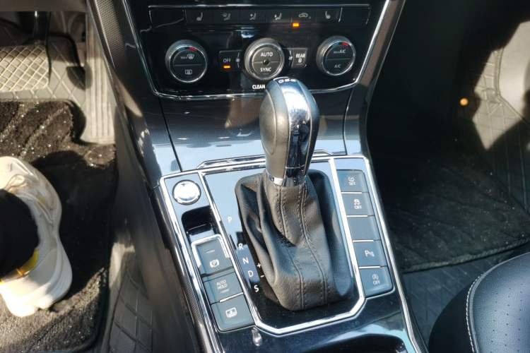 Used Volkswagen Passat 2016 330TSI DSG Prestige Edition Gear Lever