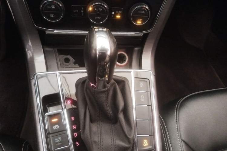 Used Volkswagen Passat 2016 330TSI DSG Luxury Edition Gear Lever