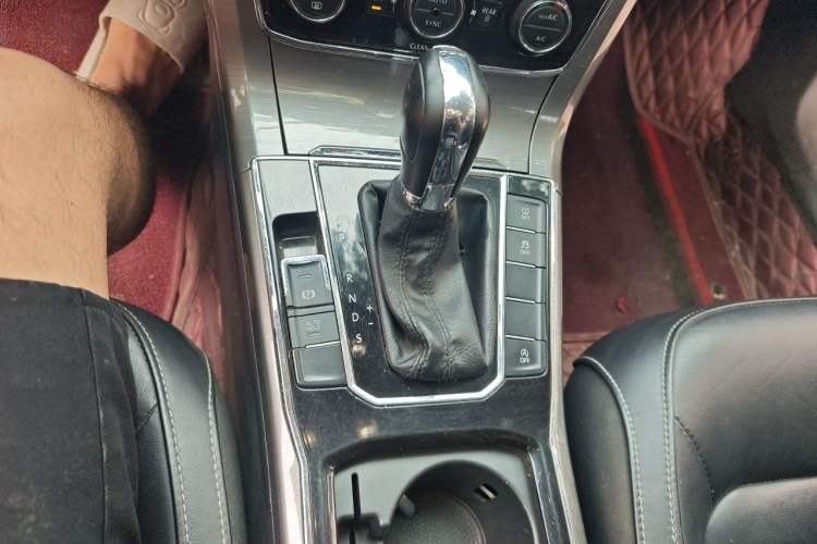 Used Volkswagen Passat 2016 330TSI DSG Luxury Edition Gear Lever