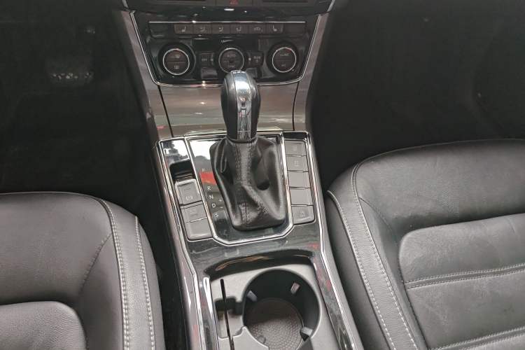 Used Volkswagen Passat 2016 330TSI DSG Luxury Edition Gear Lever