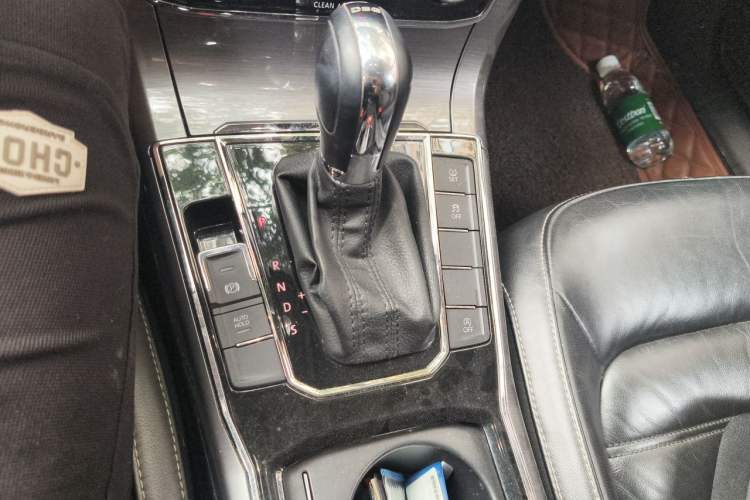 Used Volkswagen Passat 2016 330TSI DSG Luxury Edition Gear Lever
