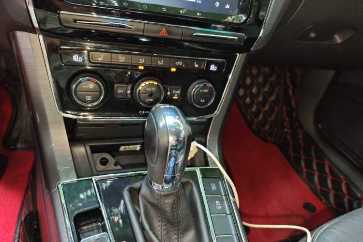 Used Volkswagen Passat 2016 330TSI DSG Luxury Edition Gear Lever