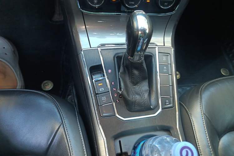 Used Volkswagen Passat 2016 330TSI DSG Luxury Edition Gear Lever
