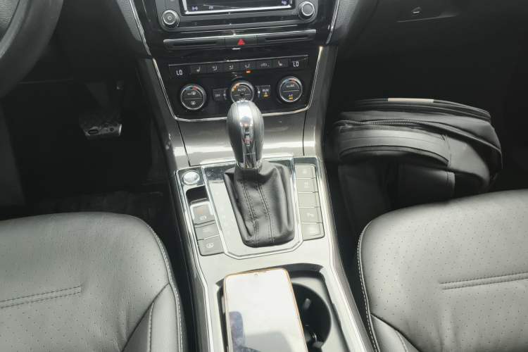 Used Volkswagen Passat 2016 330TSI DSG Prestige Edition Gear Lever