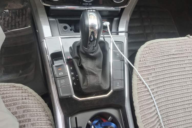 Used Volkswagen Passat 2016 330TSI DSG Luxury Edition Gear Lever