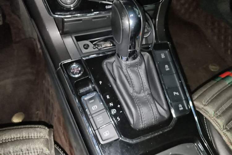 Used Volkswagen Passat 2016 330TSI DSG Prestige Edition Gear Lever