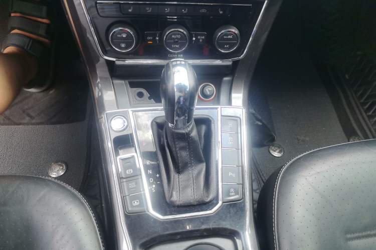 Used Volkswagen Passat 2016 380TSI DSG Prestige Edition Gear Lever