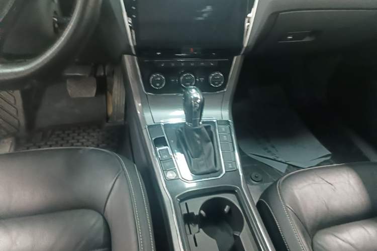 Used Volkswagen Passat 2016 280TSI DSG Prestige Edition Gear Lever