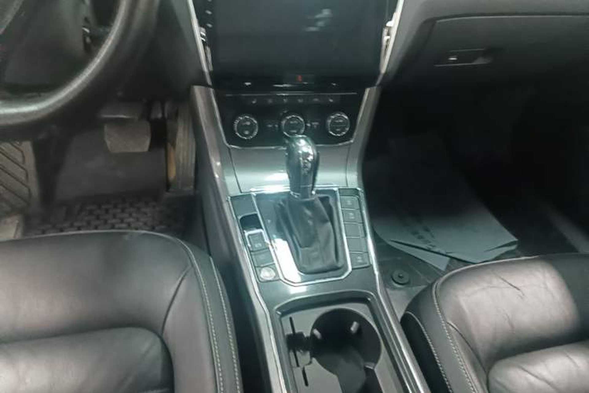 Used Volkswagen Passat 2016 280TSI DSG Prestige Edition Gear Lever